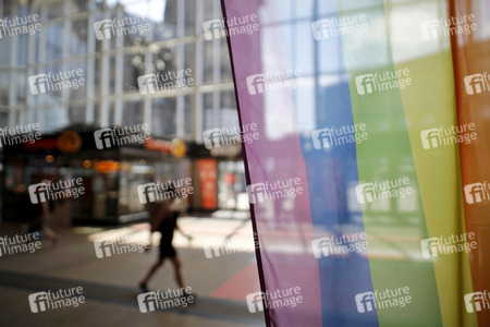 Symbolfoto Pride Month Deutsche Bahn