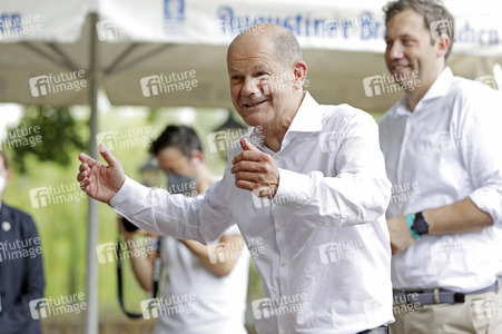 Olaf Scholz beim Get-together im Biergarten Zollpackhof in Berlin