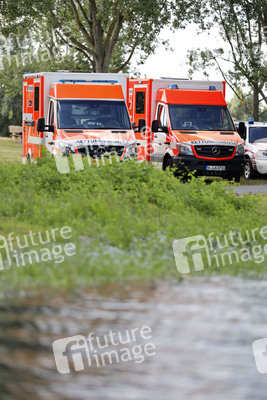 Rettungsübung von Feuerwehr und DLRG in Köln