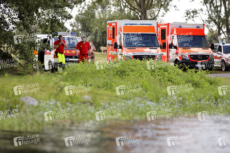 Rettungsübung von Feuerwehr und DLRG in Köln