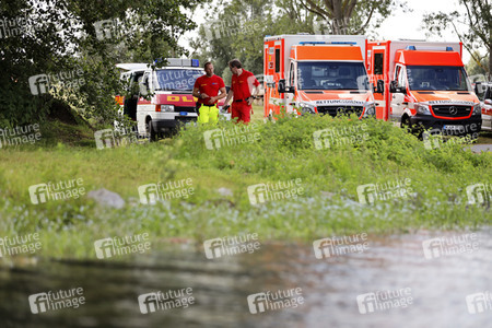 Rettungsübung von Feuerwehr und DLRG in Köln