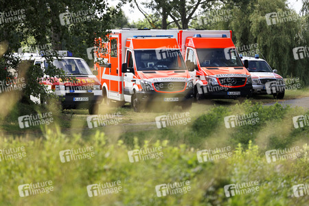 Rettungsübung von Feuerwehr und DLRG in Köln
