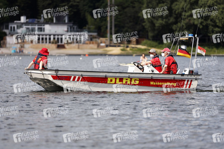 Rettungsübung von Feuerwehr und DLRG in Köln