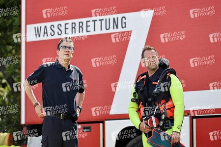 Rettungsübung von Feuerwehr und DLRG in Köln
