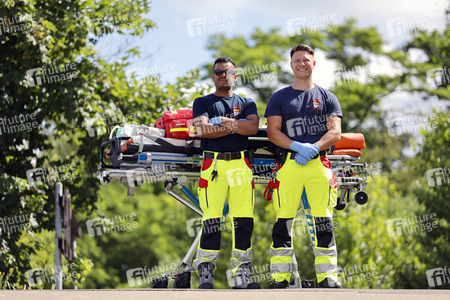 Rettungsübung von Feuerwehr und DLRG in Köln