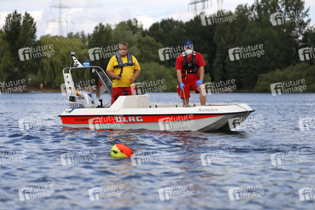 Rettungsübung von Feuerwehr und DLRG in Köln