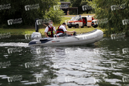 Rettungsübung von Feuerwehr und DLRG in Köln