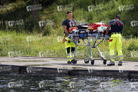 Rettungsübung von Feuerwehr und DLRG in Köln