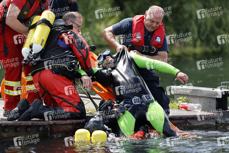 Rettungsübung von Feuerwehr und DLRG in Köln