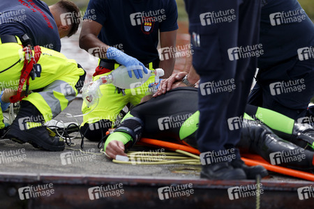 Rettungsübung von Feuerwehr und DLRG in Köln