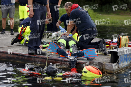 Rettungsübung von Feuerwehr und DLRG in Köln