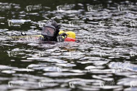 Rettungsübung von Feuerwehr und DLRG in Köln
