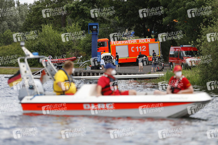 Rettungsübung von Feuerwehr und DLRG in Köln