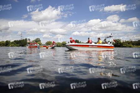 Rettungsübung von Feuerwehr und DLRG in Köln