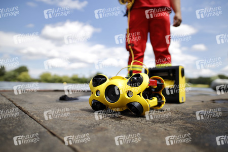 Rettungsübung von Feuerwehr und DLRG in Köln