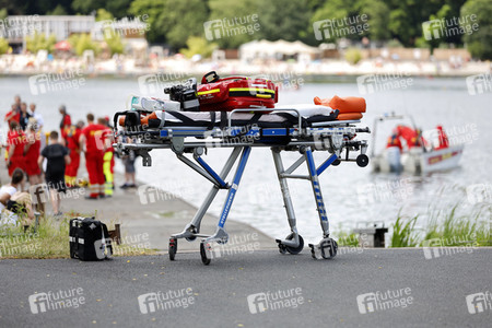 Rettungsübung von Feuerwehr und DLRG in Köln