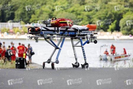 Rettungsübung von Feuerwehr und DLRG in Köln