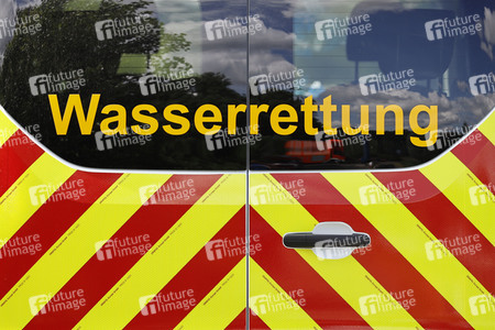 Rettungsübung von Feuerwehr und DLRG in Köln