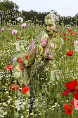 NATURE ART: Mohnfeld / Poppy Field Bodypainting