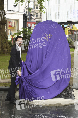 Enthüllung einer Statue des Eisernen Throns in London