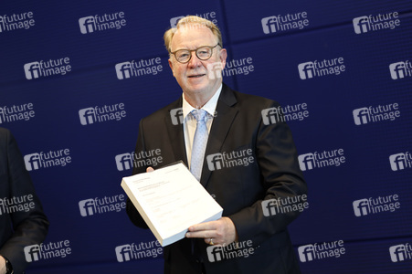 Übergabe des Abschlussberichts des 3. Untersuchungsausschusses 'Wirecard' in Berlin