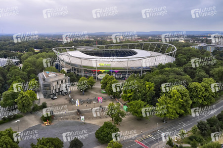 Regenbogenfarben an der HDI Arena in Hannover