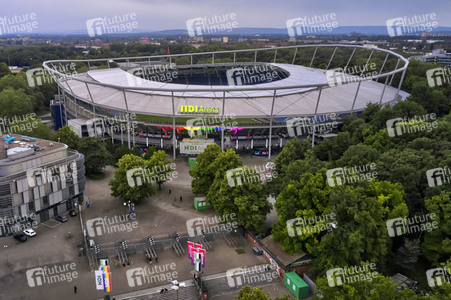 Regenbogenfarben an der HDI Arena in Hannover