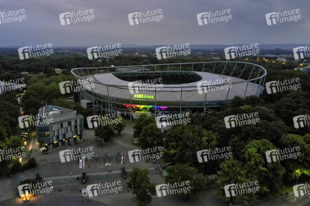 Regenbogenfarben an der HDI Arena in Hannover