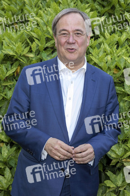 Fototermin mit Sophia Thomalla und Armin Laschet in Düsseldorf