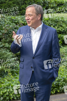 Fototermin mit Sophia Thomalla und Armin Laschet in Düsseldorf