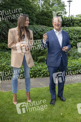 Fototermin mit Sophia Thomalla und Armin Laschet in Düsseldorf