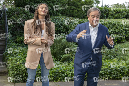 Fototermin mit Sophia Thomalla und Armin Laschet in Düsseldorf