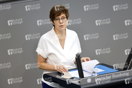 235. Sitzung des Deutschen Bundestages in Berlin