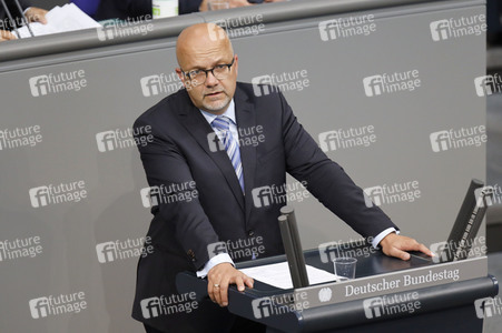 235. Sitzung des Deutschen Bundestages in Berlin