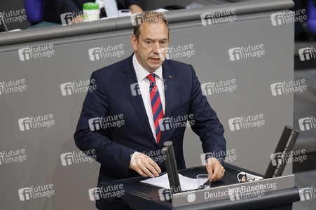 235. Sitzung des Deutschen Bundestages in Berlin