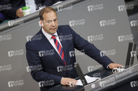 235. Sitzung des Deutschen Bundestages in Berlin