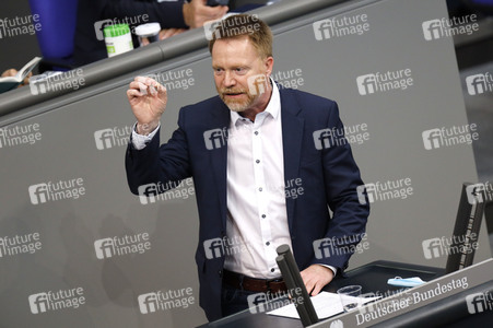 235. Sitzung des Deutschen Bundestages in Berlin