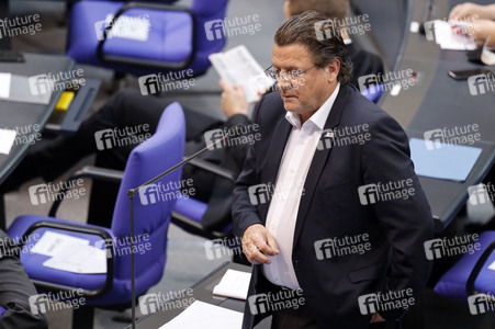 235. Sitzung des Deutschen Bundestages in Berlin