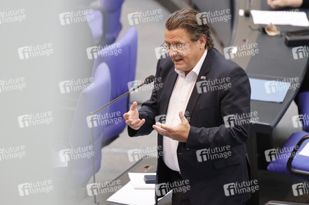 235. Sitzung des Deutschen Bundestages in Berlin