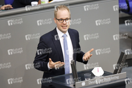235. Sitzung des Deutschen Bundestages in Berlin