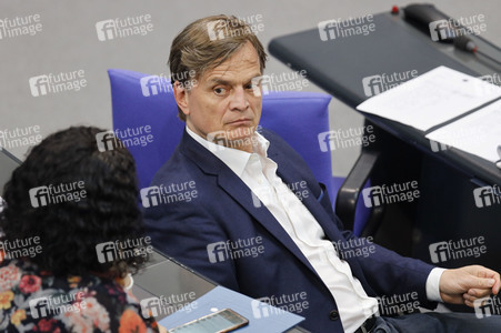 235. Sitzung des Deutschen Bundestages in Berlin