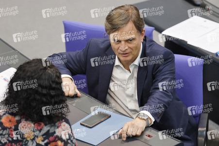 235. Sitzung des Deutschen Bundestages in Berlin