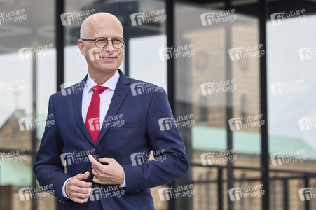 Ministerpräsidenten der Länder besuchen die Neue Nationalgalerie in Berlin