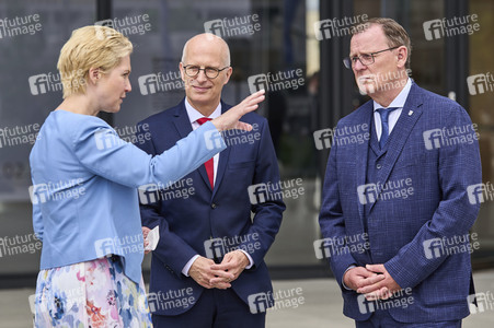 Ministerpräsidenten der Länder besuchen die Neue Nationalgalerie in Berlin