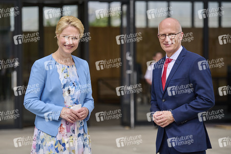 Ministerpräsidenten der Länder besuchen die Neue Nationalgalerie in Berlin