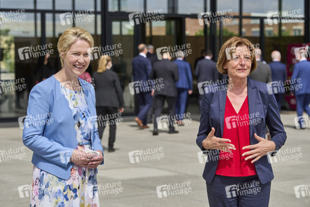 Ministerpräsidenten der Länder besuchen die Neue Nationalgalerie in Berlin