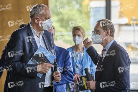 Ministerpräsidenten der Länder besuchen die Neue Nationalgalerie in Berlin