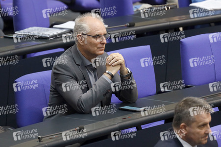 235. Sitzung des Deutschen Bundestages in Berlin