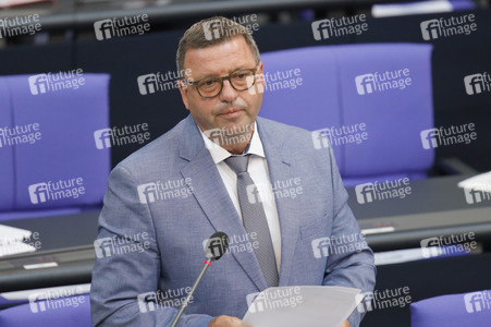 235. Sitzung des Deutschen Bundestages in Berlin