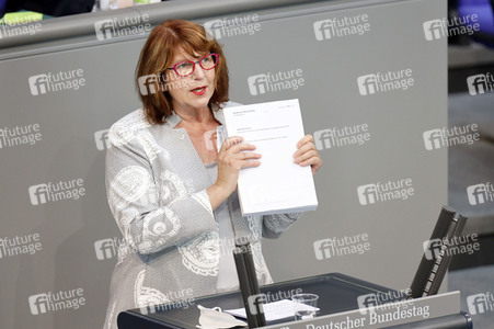 235. Sitzung des Deutschen Bundestages in Berlin